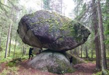 Kőtömbszállítás a kismarosi templomba
